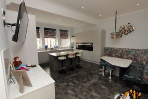 kitchen/dining- click for photo gallery